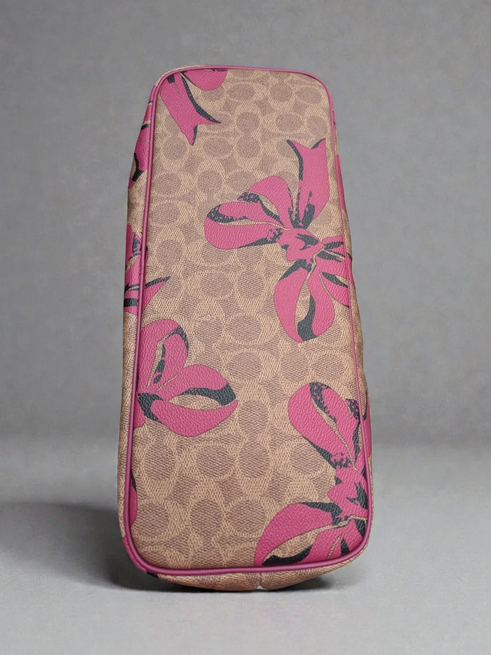 Coach Gallery Tote in Signature Canvas with Bow Print (NWT)